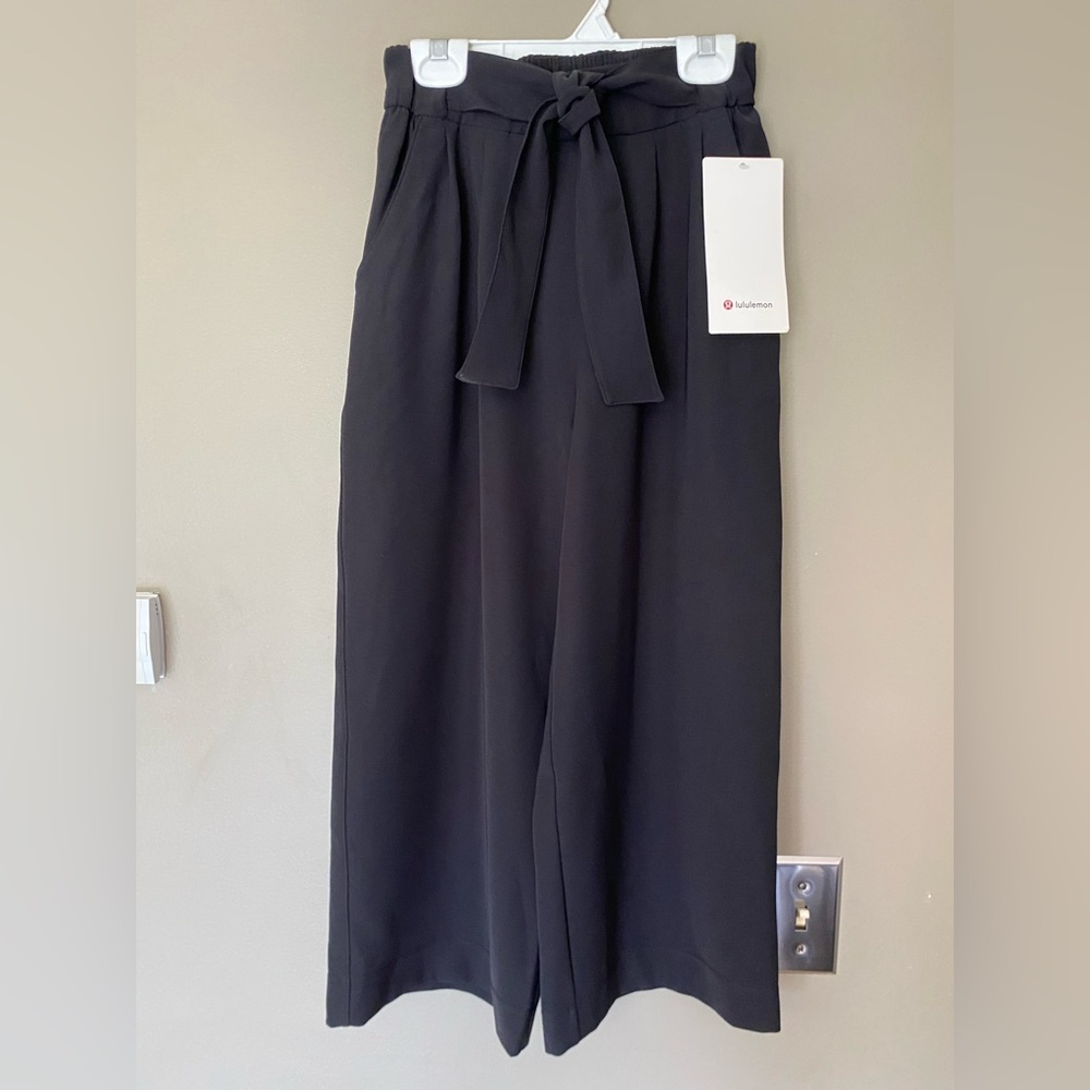 NWT LULULEMON Noir Wide-Leg Tie-Waist High Rise Flowy Crop Pants Black Size 2 - Picture 4 of 8